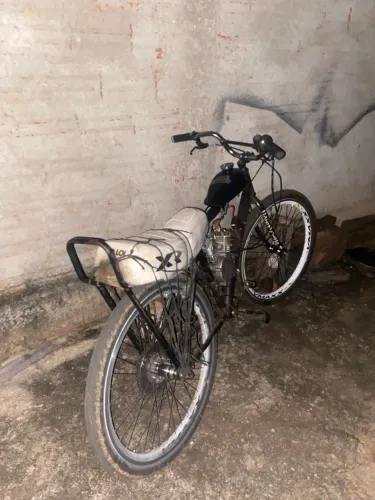 Vendo motorizada com 50 km