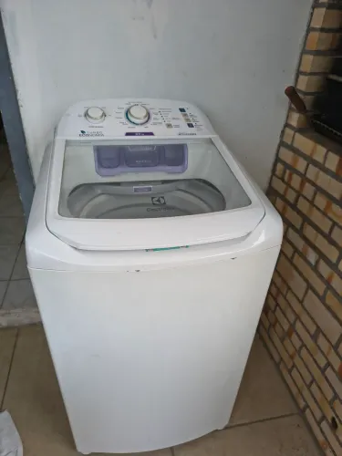 Vendo máquina de lavar roupas 8,5kg
