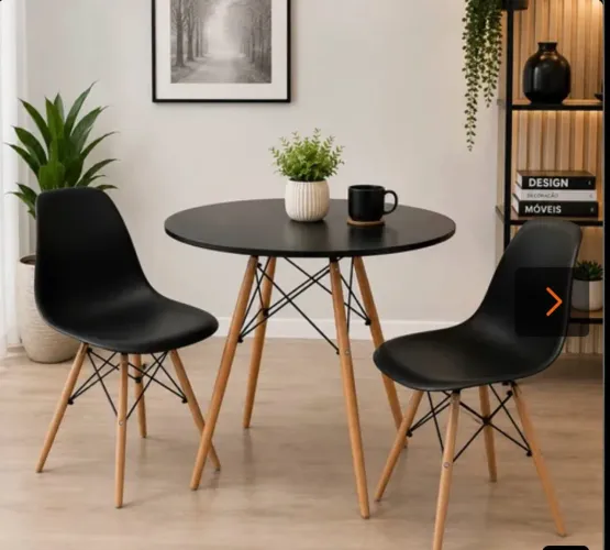 Vende-se: Mesa com 2 cadeiras