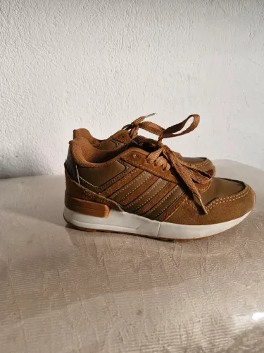 Tenis adidas