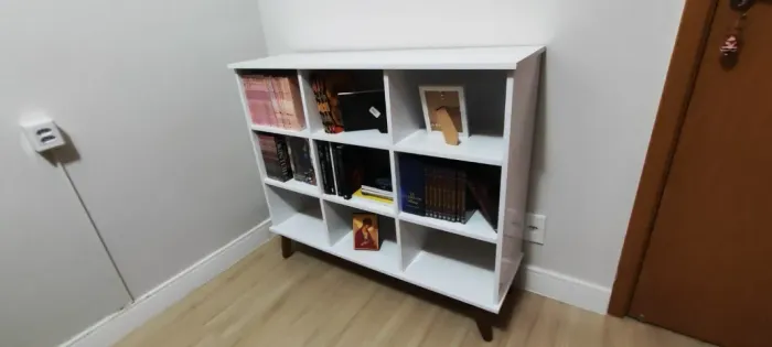 Estante de Livros Branca (12 nichos) - R$ 150,00