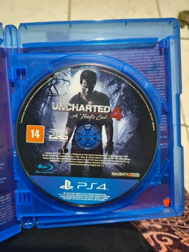 Uncharted 4 (na capa do red dead redemption 2)