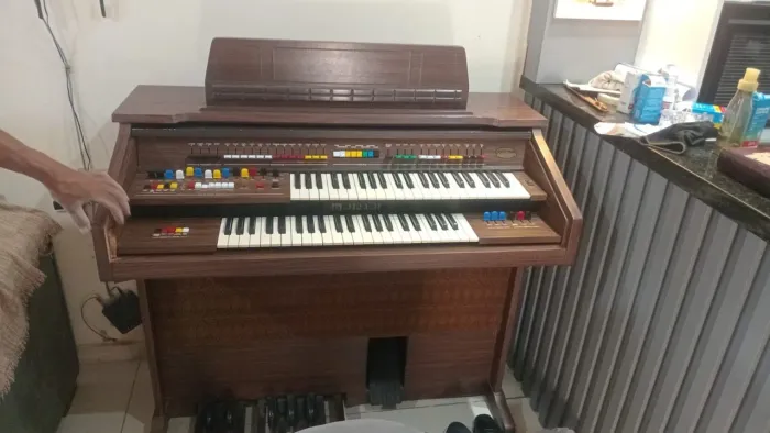 Piano antigo para revisão