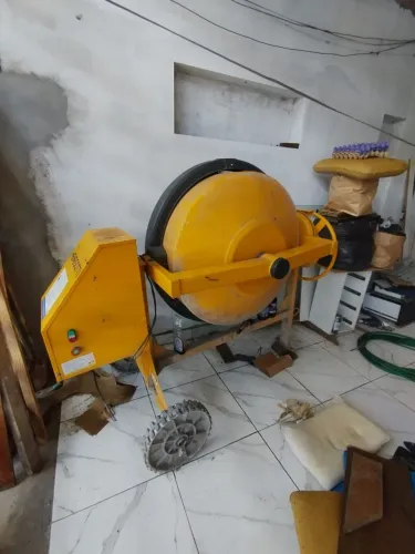 Vendo esta betoneira nova foi usada bem pouco *22