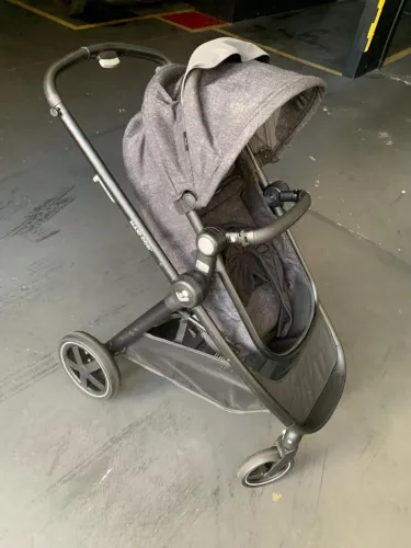 Carrinho de passeio e bebê conforto Maxi cosi