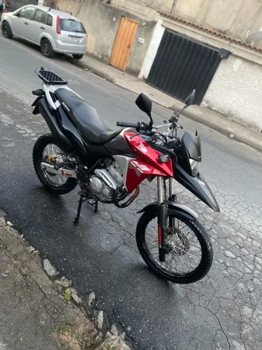 Xre 300 2014 já vem com o cabeçote da bico M quero 18.500, troco por dinheiro ou pix?