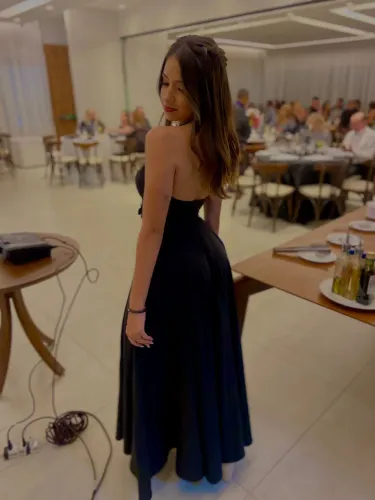 Vestido de festa lança perfume