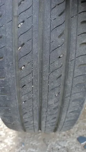 Vendo apenas os pneus medida 165/40-R15