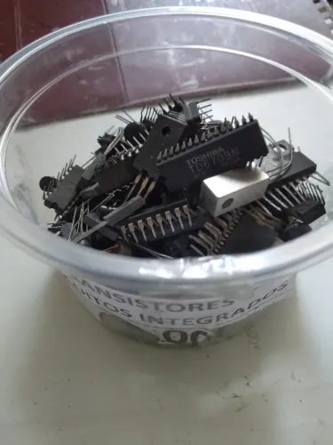 Transistores circuitos integrados decadas 80,90 2000. diversos nunca usados.