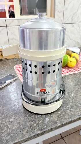 Espremedor de Frutas Bermar