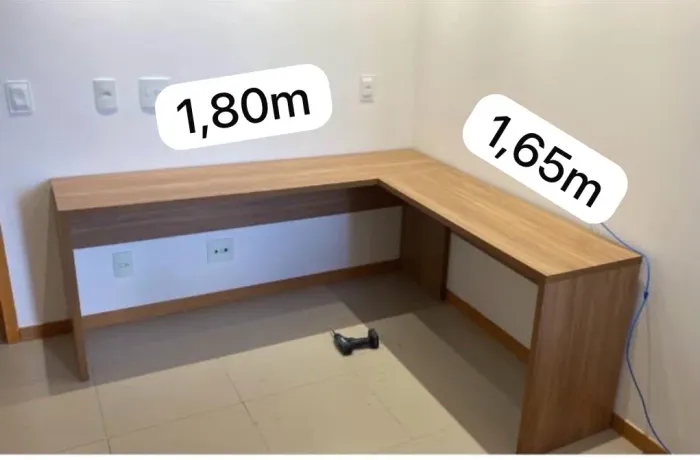 Mesa de escritório em L, MDF amadeirado - excelente estado