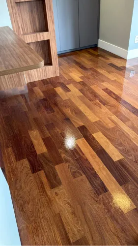 Venha fazer seu orçamento, restauração de piso de cumaru .