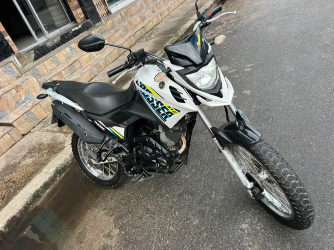 Crosser 2019 emplacada 