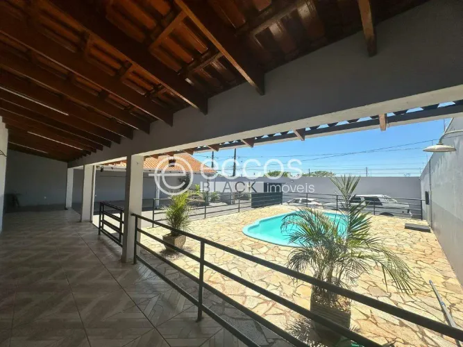 Casa à venda, 2 quartos, 1 suíte, 5 vagas, Lourdes - UBERABA/MG