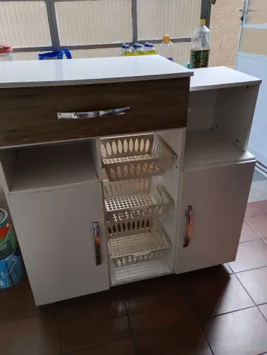 Vendo armário com fruteira 