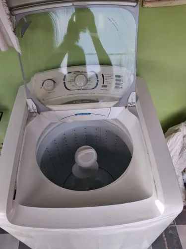 Vendo máquina de lavar eletroxu 12 kilos