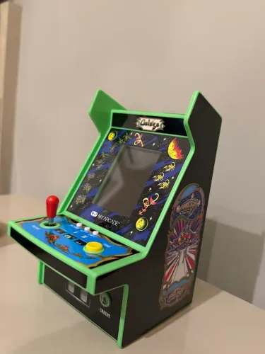 Mini fliperama digital, nunca usado, em perfeito estado. Funcionando 100%! 