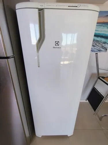Geladeira Electrolux Frost Free (RFE39)