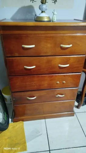 Cómoda antiga de madera