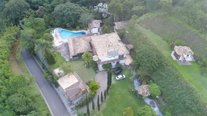 Casa 8 quartos, sendo 6 suítes