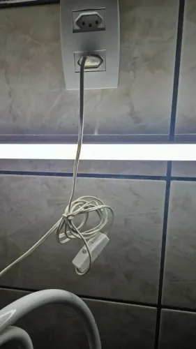 2 Luminárias de sobrepor Led 80w 220v com 120cm. Cada R$ 45,00.