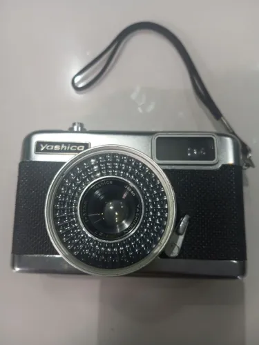 Câmera YASHICA EZ-matic
