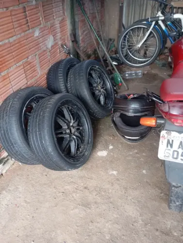 Vende se aro com roda pneu 17 mas tbm universal 