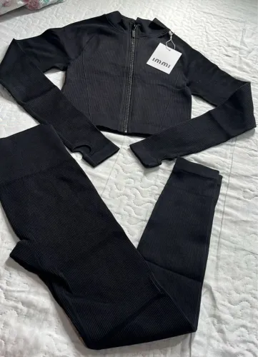 Vendo roupas de academia