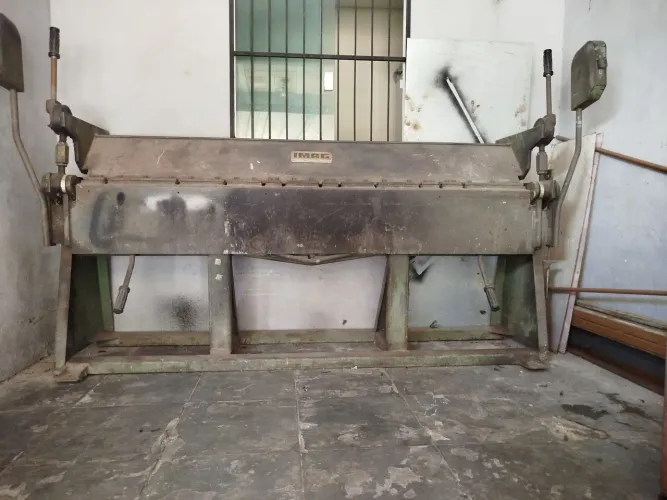 Vendo máquina de dobrar chapa 2.10 metros 