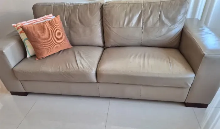 Sofá em couro