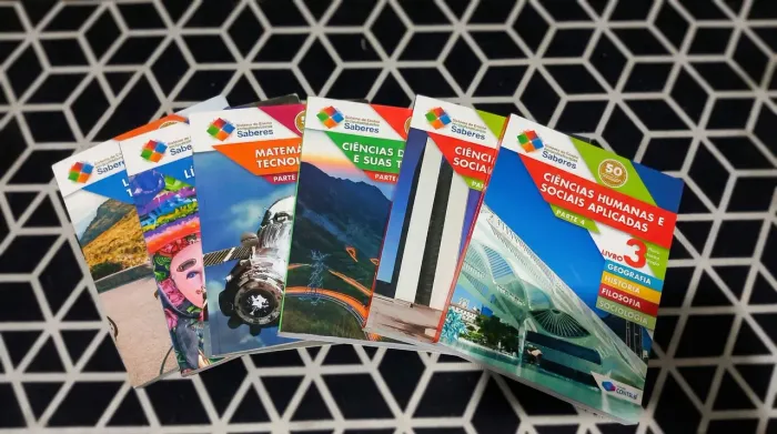 VENDO LIVROS DIDÁTICOS SAE PARA ESCOLA R$350 PREÇO FINAL ?