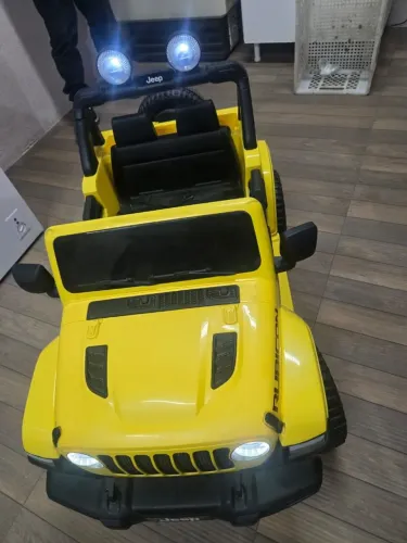 Vendo carrinho elétrico com controle remoto