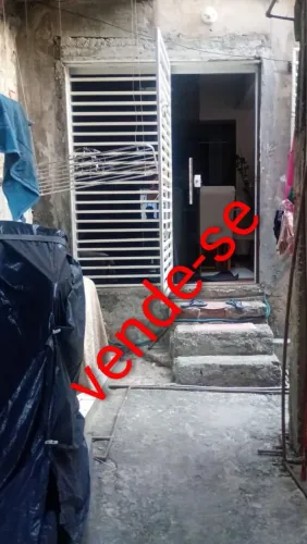 Vende-se uma casa na Sussuarana na rua Haroldo caino