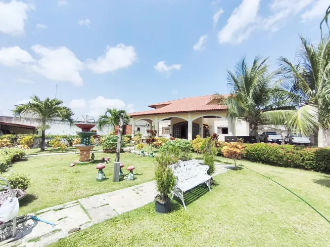 CASA DUPLÉX DE ESQUINA Área construída: R$ 436m², terreno amplo de R$ 1.080m² Localização