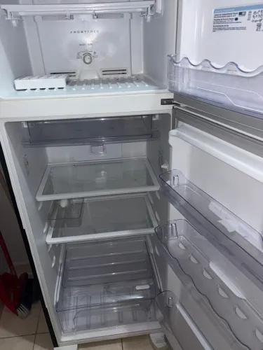 Vendo Geladeira Electrolux 2 portas
