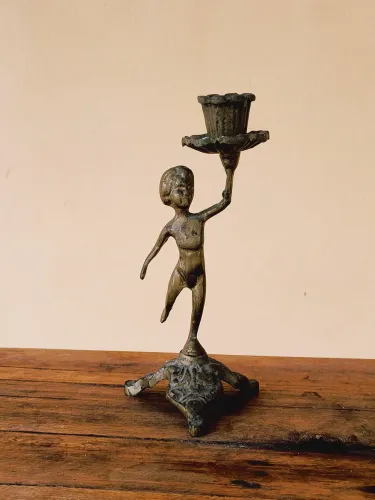 Antigo castiçal em bronze candelabro porta velas antiquario decoração vintage antiguidade