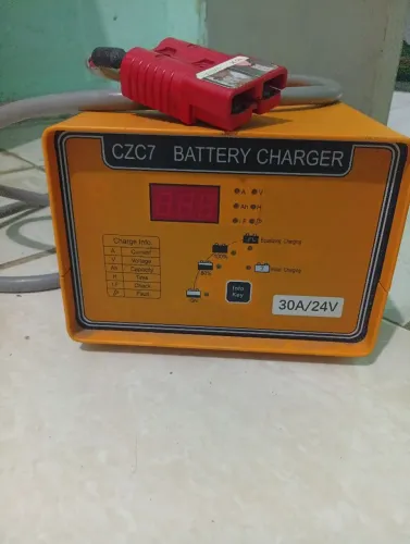 Vendo carregador de empilhadeira elétrica