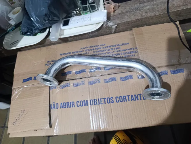 Barra inox de banheiro.