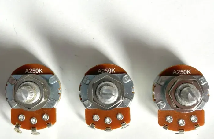 Conjunto de 3 potenciômetros Alpha Feito na Coreia para Stratocaster 250K Tamanho completo