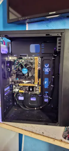 ? PC i3 8300 + Placa Mãe + Gabinete Gamer (3 fans) - ótimo pra upgrade