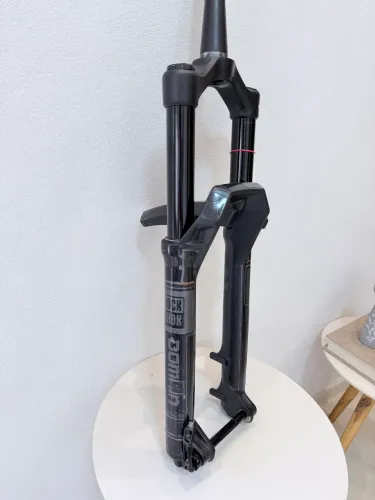 Suspensão rockshox domain 2025