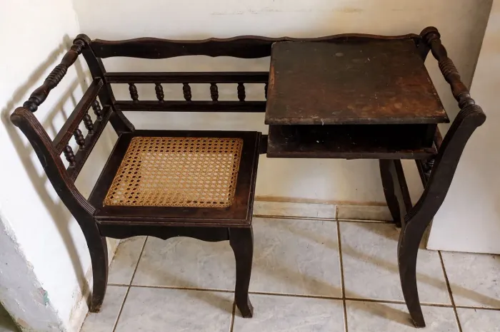 Namoradeira / Cadeira Antiga Colonial em Madeira Maciça