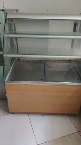 Vendo vitrine expositora de  paes doces e salgados