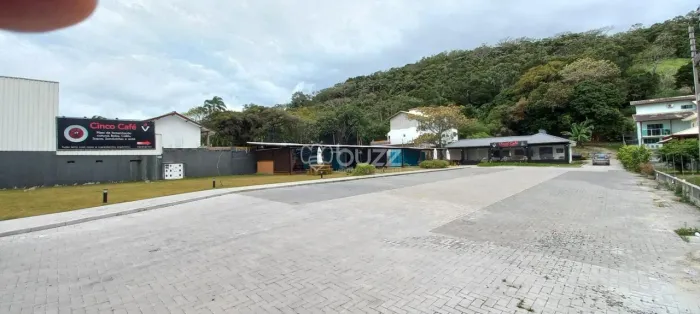 Terreno Comercial 6860m² em Rio Tavares, Florianópolis