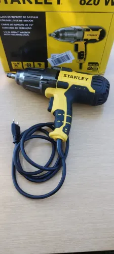 Chave de Impacto com encaixe 1?2? 610Nm Stanley SIW901-BR 127V