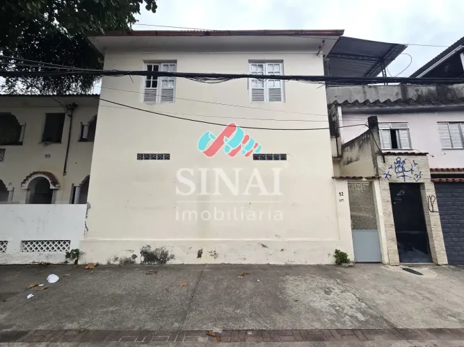 Casa Padrão com 2 Quartos em Cascadura