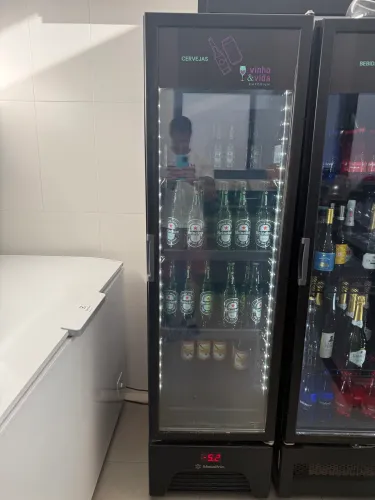 Cervejeira Vertical Metalfrio 337 Litros Optima All Black 220V