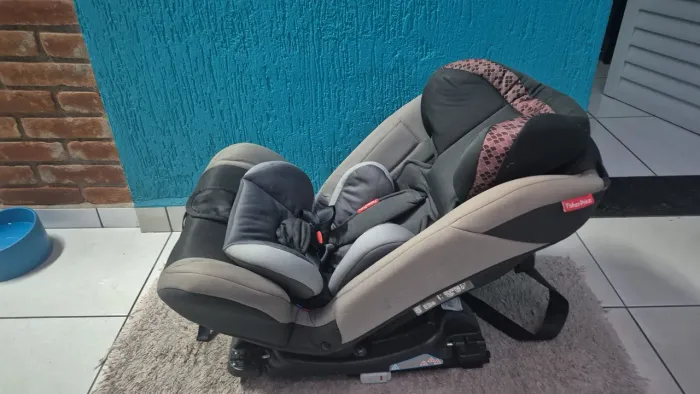 Cadeirinha fischer price com isofix reclinável