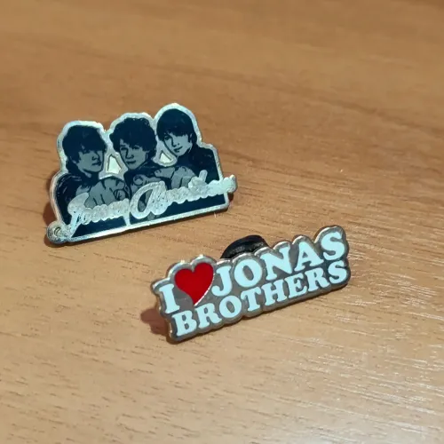 2 Broches Oficiais do Jonas Brothers Loja Original 