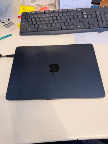 Apple MacBook Air 13.6? | M5 CPU 10-core, GPU 10-core | SSD 512GB | 24GB RAM | Meia-noite